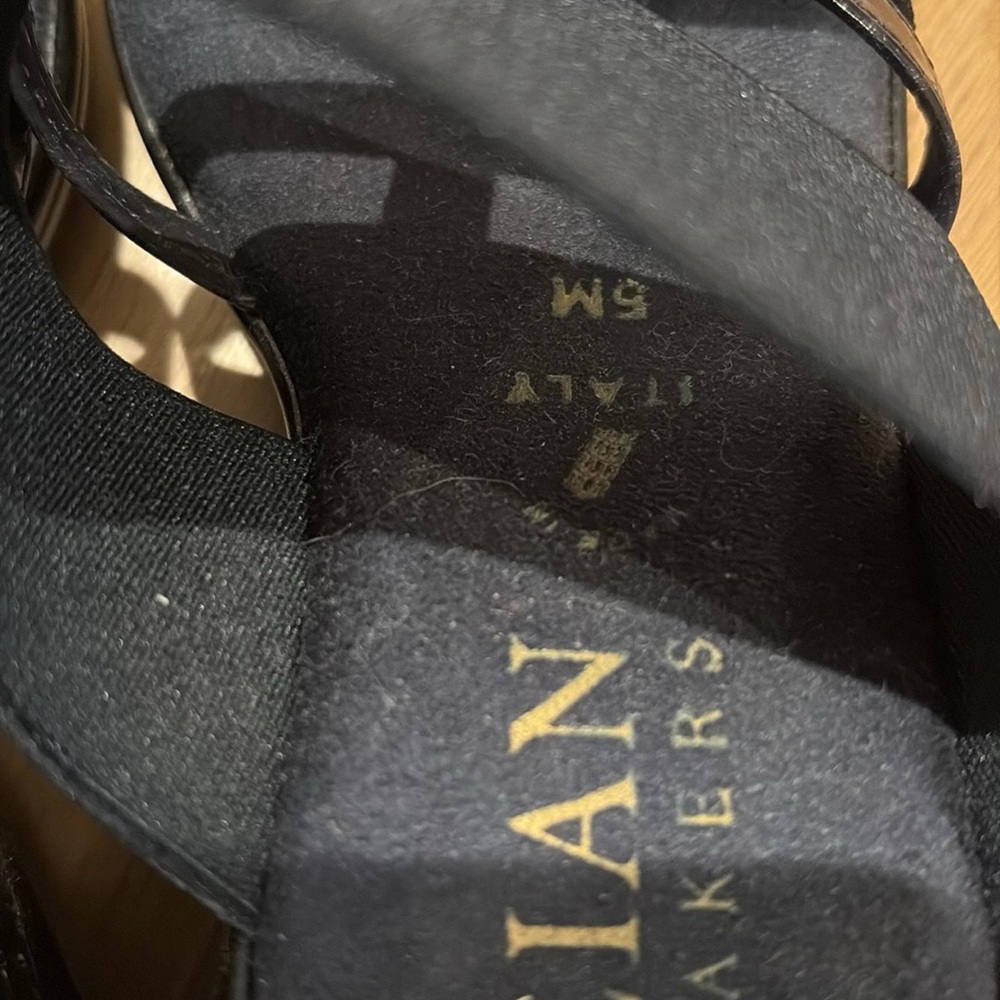 Italian Shoemakers Elegant Black Slides - Picture 3 of 5